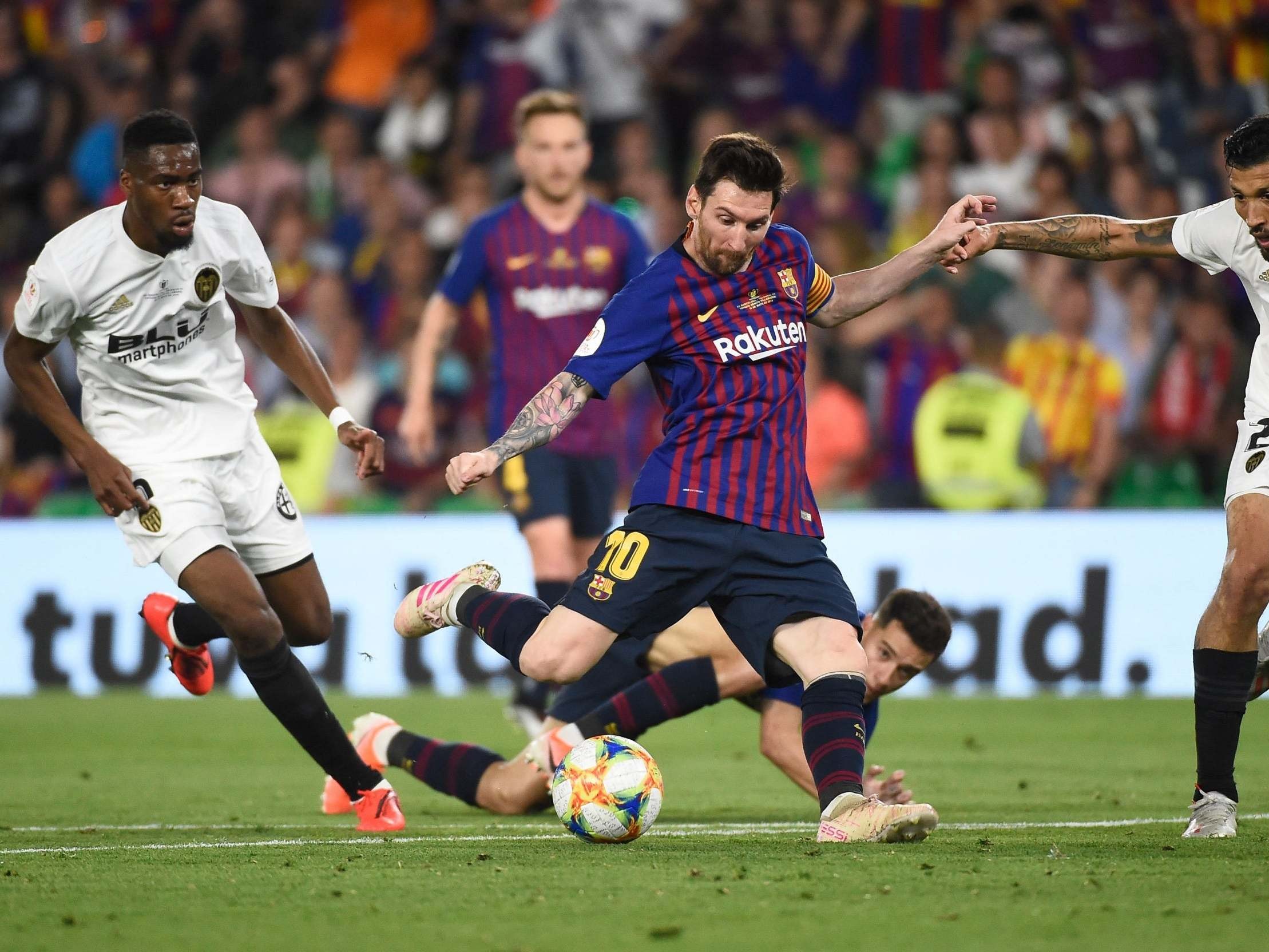 Mùa giải khủng khiếp của Lionel Messi - Bóng Đá