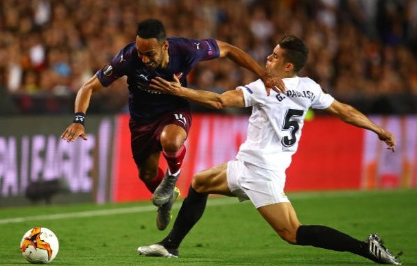 Paulista gây lộn với Maitland-Niles - Bóng Đá