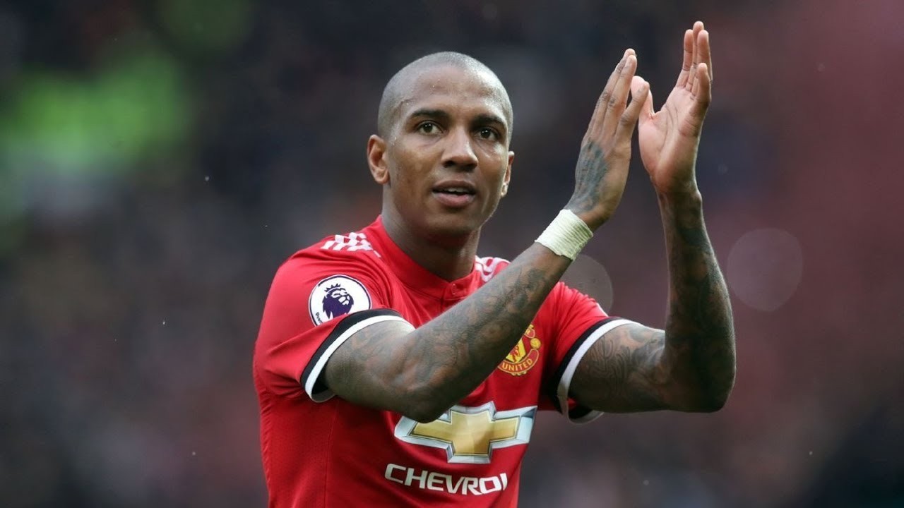 Man Utd phơi áo vì Solskjaer đã động vào 2 