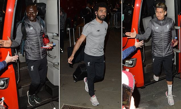 Ảnh cầu thủ Liverpool tới khách sạn - Bóng Đá