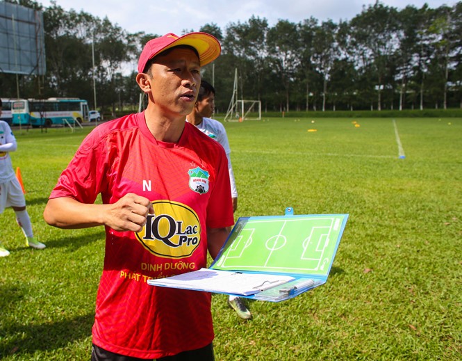 HLV Dương Minh Ninh chia tay HAGL: Lá trút rơi nhiều, đâu phải bởi mùa thu - Bóng Đá