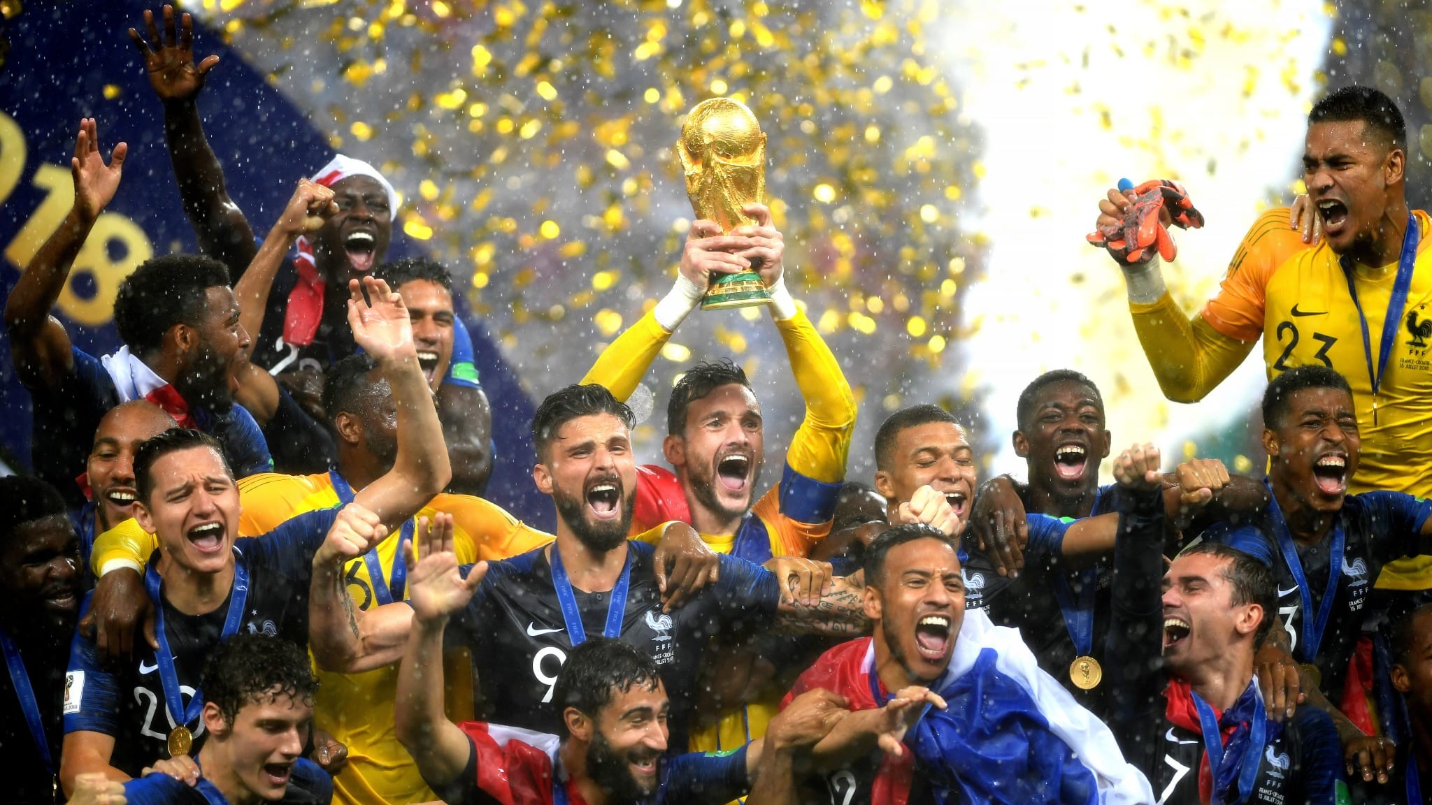 Tặng quà độc, Pogba khiến đồng đội ở tuyển trầm trồ - Bóng Đá