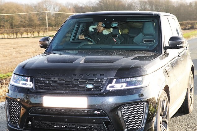 Anthony Martial and Jesse Lingard leave Manchester United training just FIFTEEN MINUTES after arriving - Bóng Đá