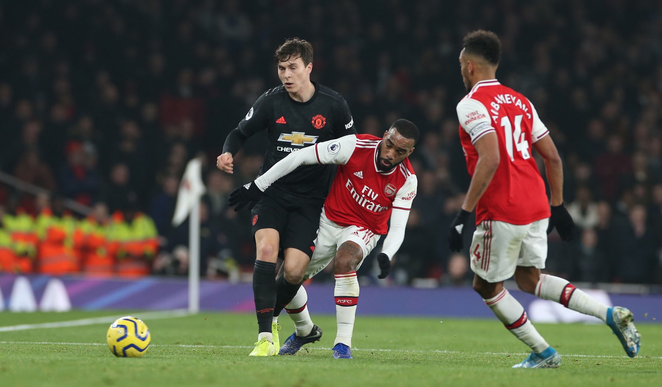 Mesut Ozil running stats for Arsenal against Man Utd put an end to lazy debate - Bóng Đá