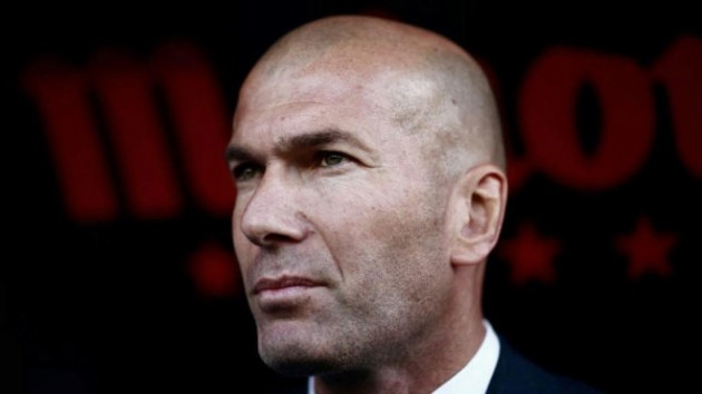 Zidane dũng cảm đối mặt với từng cầu thủ - Bóng Đá