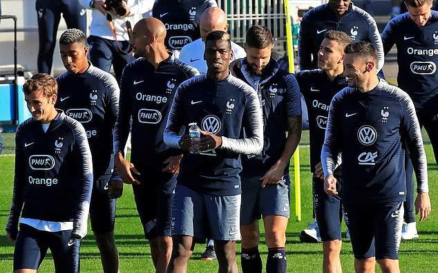 Pogba tặng chữ ký - Bóng Đá