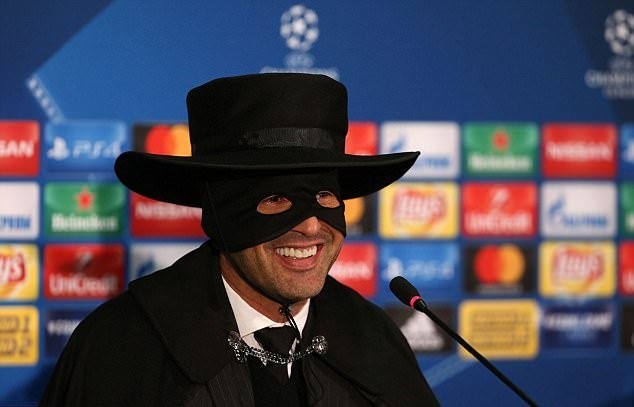 Đánh bại Man City, HLV  Donetsk 'chơi trội', hóa Zoro trong buổi họp báo - Bóng Đá