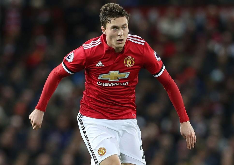 Gary Neville identifies Manchester United defender as 'best centre-back all season' - Bóng Đá