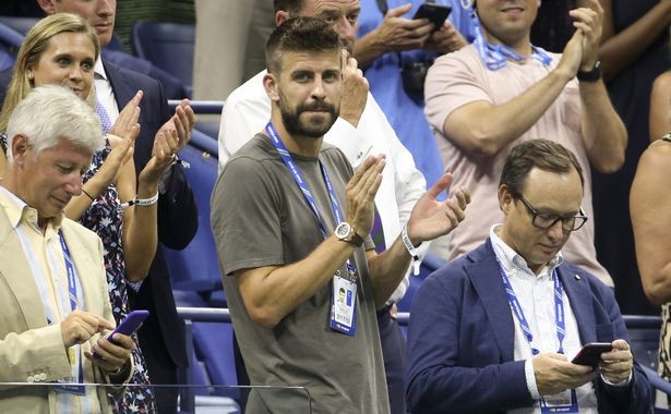 Bỏ mặc phong độ sa sút, Pique vẫn ung dung làm giàu - Bóng Đá