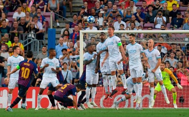 Messi nói gì trước khi lập siêu phẩm vào lưới PSV? - Bóng Đá