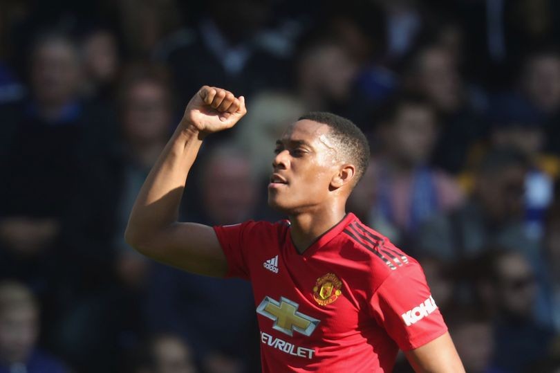 Vì Martial, Ashley Young đặt câu hỏi khó cho Deschamps - Bóng Đá