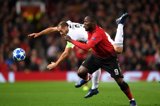 Berbatov khuyên Lukaku đơn giản - Bóng Đá