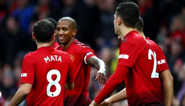 Đã bao lâu Young 'mùa chuyển nhượng' mới lập công ở Old Trafford? - Bóng Đá