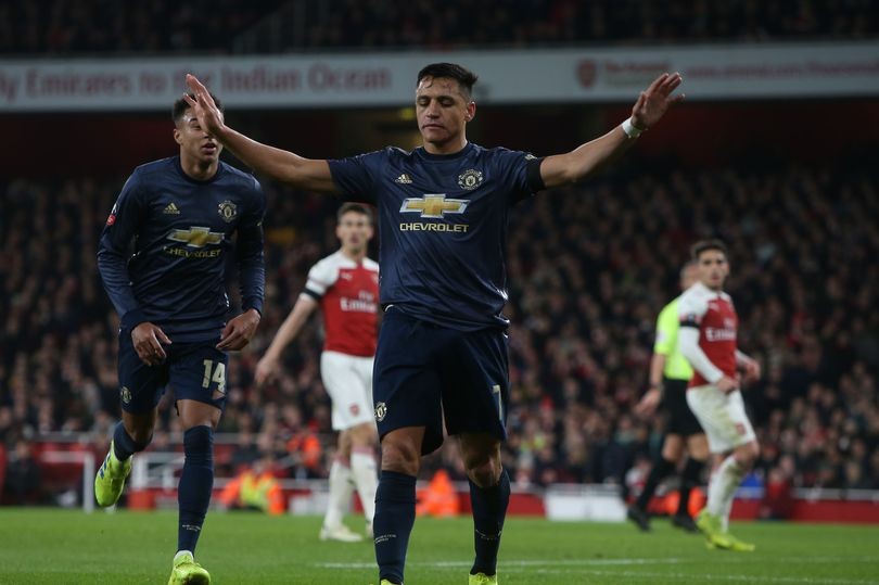 Marc Overmars chỉ ra con đường duy nhất giúp Sanchez hồi sinh - Bóng Đá