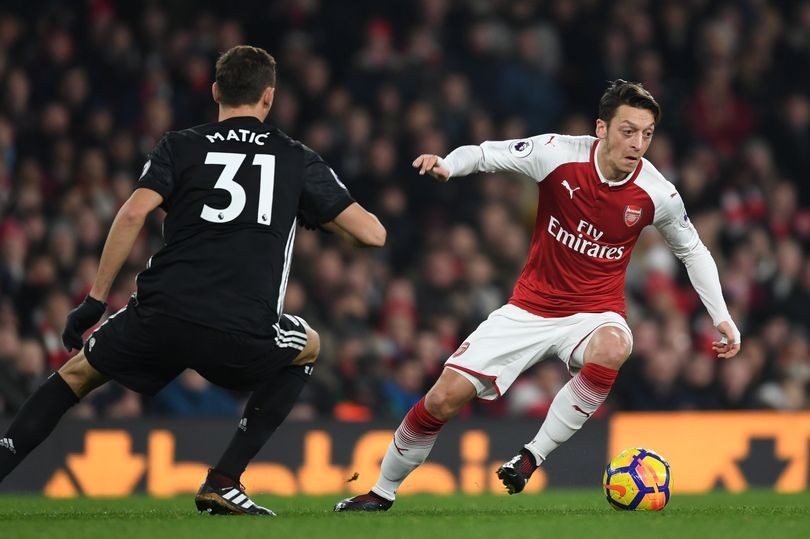 Arsenal midfielder Mesut Ozil 'makes decision on Manchester United transfer' - Bóng Đá