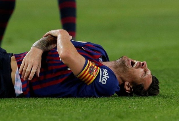 Sốc! Messi nguy cơ nghỉ dài hạn vì chấn thương rùng rợn - Bóng Đá