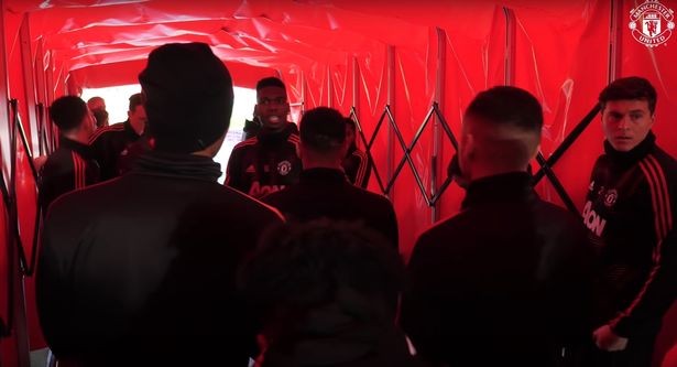 Pogba làm điều khủng khiếp trước khi sút tung lưới Huddersfield 2 lần - Bóng Đá