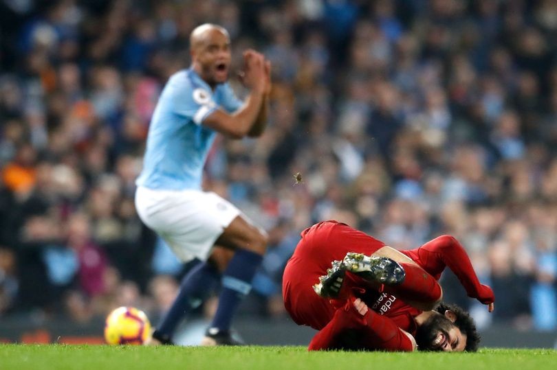 Kompany nói gì với Salah? - Bóng Đá
