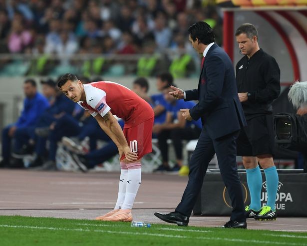 Emery: Ozil bị đau - Bóng Đá