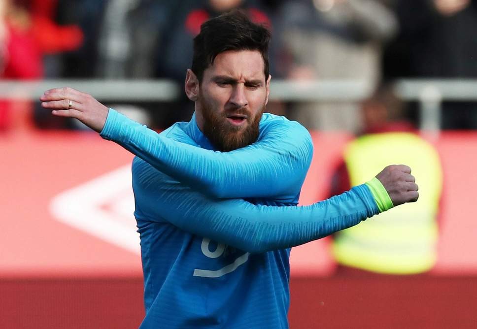 Luis Suarez reveals why Lionel Messi never watches Barcelona matches back - Bóng Đá