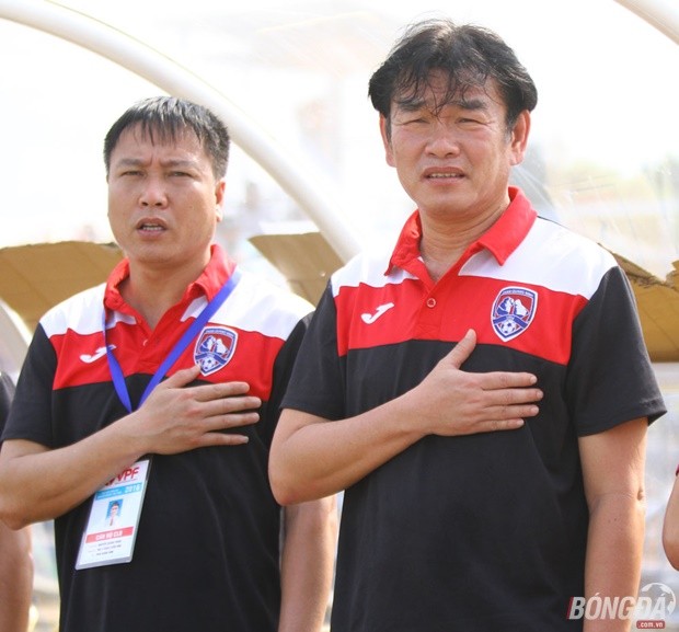 HLV Phan Thanh Hùng cho rằng Hà Nội  T&T vẫn chưa hết cửa vô địch V-League 2016: Ảnh: Đình Viên.