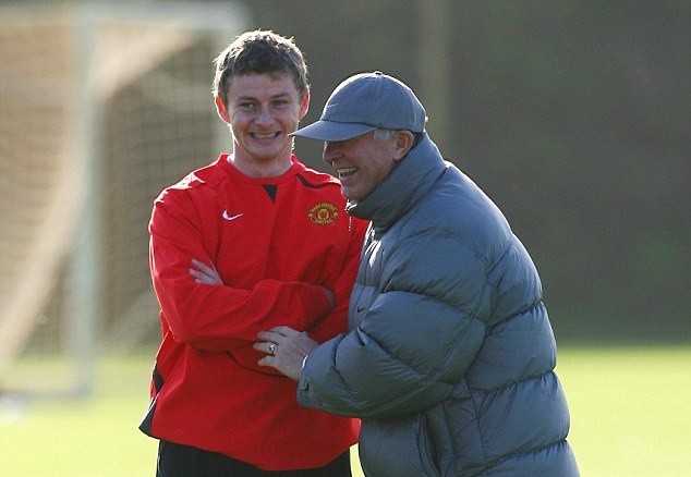 Sir Alex sút Mourinho, bổ nhiệm Solskjaer + Phelan - Bóng Đá