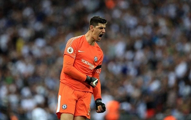 Courtois lập siêu phẩm trên sân tập - Bóng Đá