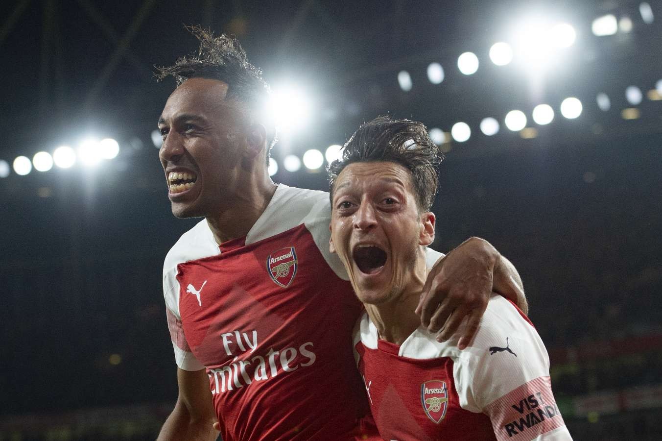 Arsenal không thể lấy công bù thủ, trách Ozil, hay trách ai bây giờ? - Bóng Đá