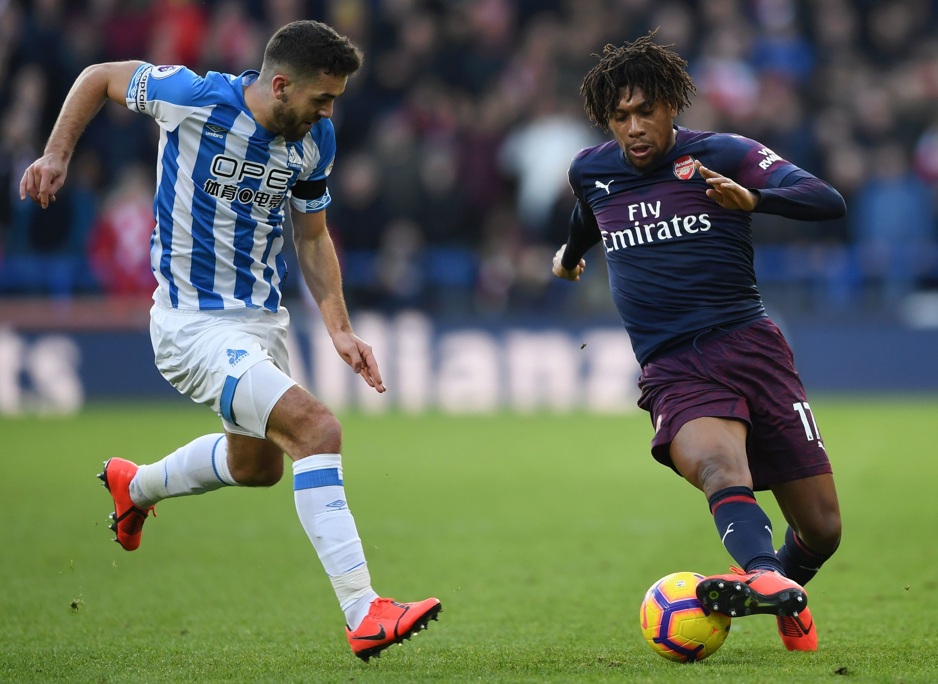 Này Alex Iwobi, cậu chưa muốn thoát khỏi cái mác 