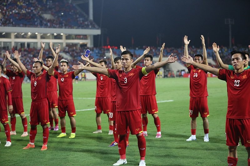 Cầu thủ tặng quà cho thầy Park 20/11 - Bóng Đá