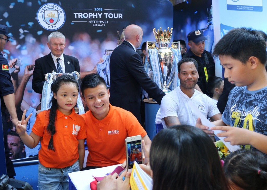 Lescott so sánh Quang Hải với David Silva - Bóng Đá