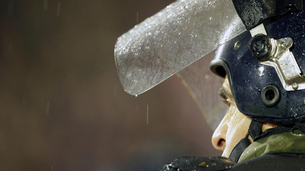 Derby thủ đô Serbia chìm trong biển máu - Bóng Đá