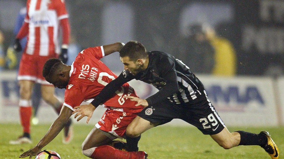 Derby thủ đô Serbia chìm trong biển máu - Bóng Đá