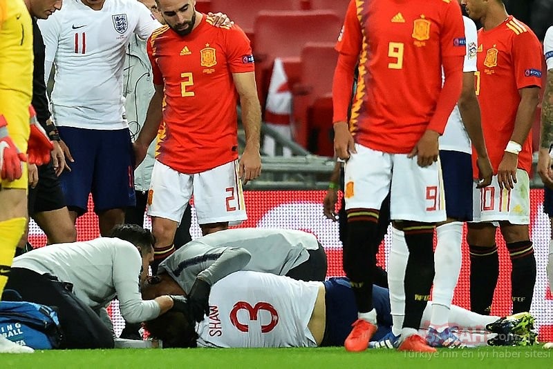Carvajal xin số của Shaw qua De Gea - Bóng Đá