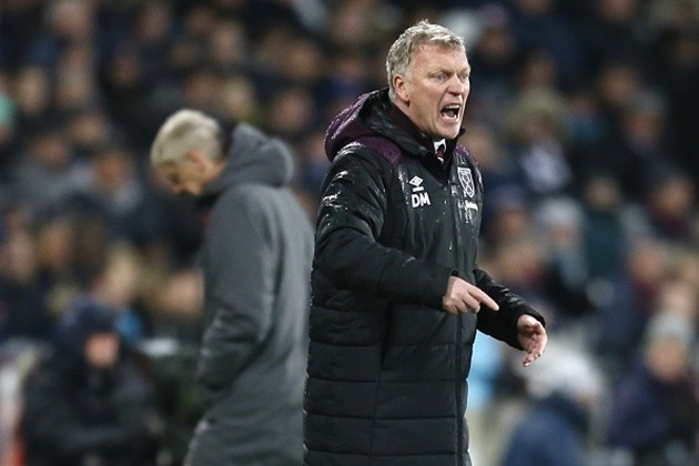 Giroud ngao ngán hát 