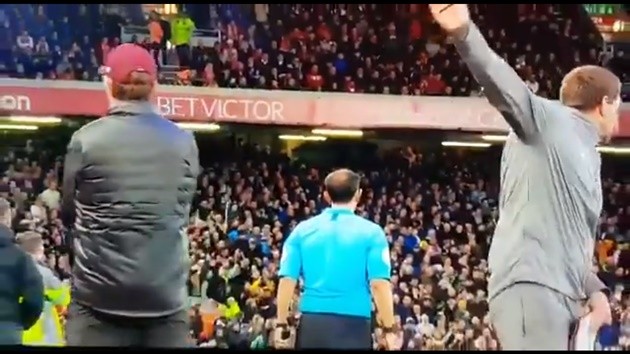 Carragher để ý thấy HLV thủ môn Liverpool chỉ đạo Alisson bắt pen - Bóng Đá