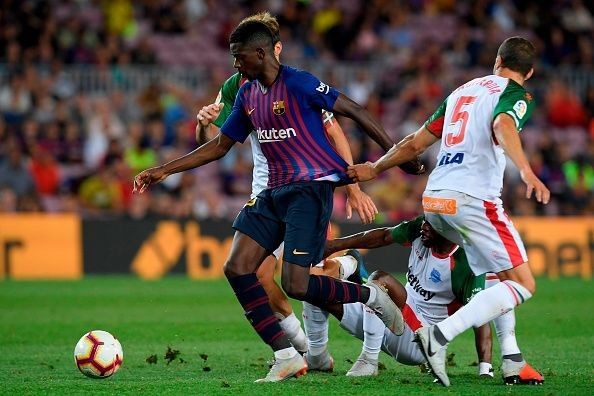 Fan kêu gọi Mourinho gọi lại sao trẻ thay thế Smalling - Bóng Đá