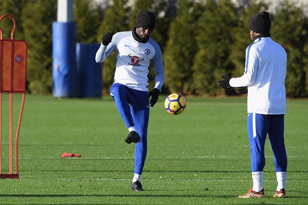 Được Conte ân cần chỉ dẫn, Zappacosta chắc suất đá chính - Bóng Đá