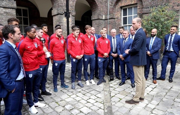 Dàn sao U20 Anh vinh dự diện kiến hoàng tử William  - Bóng Đá