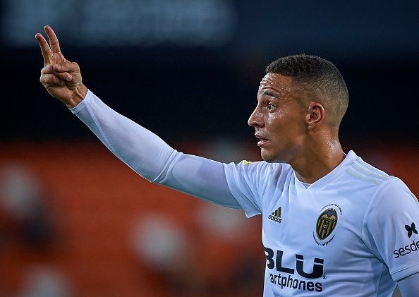 Fan Quỷ đỏ phát ngán, mời sát thủ 45 tuổi về đá thay Lukaku - Bóng Đá