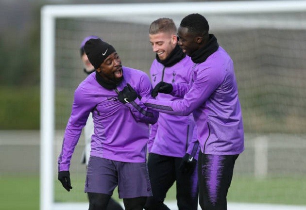 Vắng Kane, sân tập Tottenham vẫn rộn tiếng cười - Bóng Đá