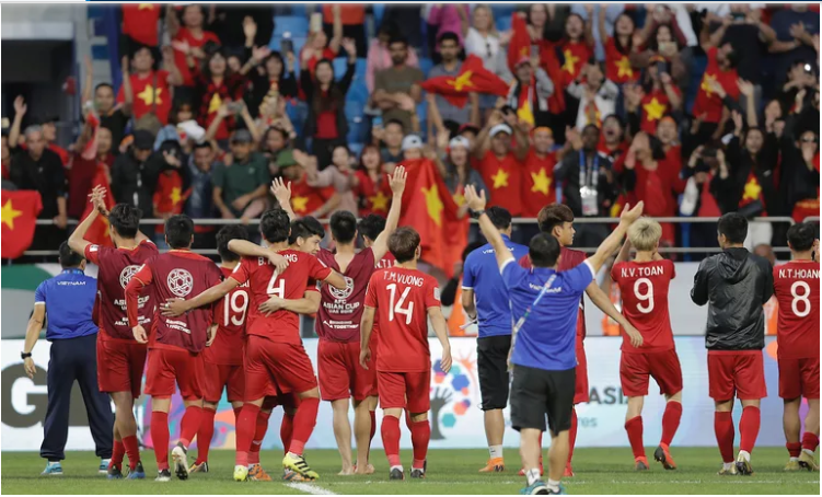 ĐT Việt Nam vào Tứ kết Asian Cup: Cả ĐNA dõi theo từng bước chân (Fox Sports) - Bóng Đá