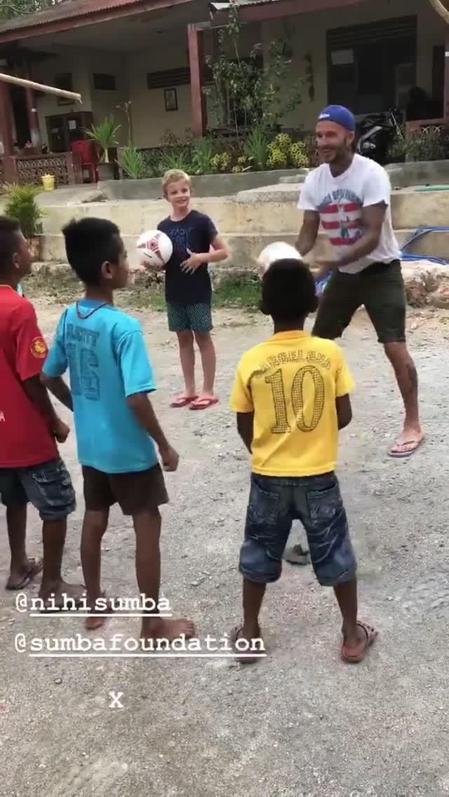 Giải trí ở hộp đêm, dàn sao Man Utd vẫn bị NHM vây kín - Bóng Đá