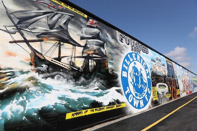 Choáng hợp với phòng thay đồ như bảo tàng nghệ thuật của CLB nghiệp dư Billericay Town  - Bóng Đá