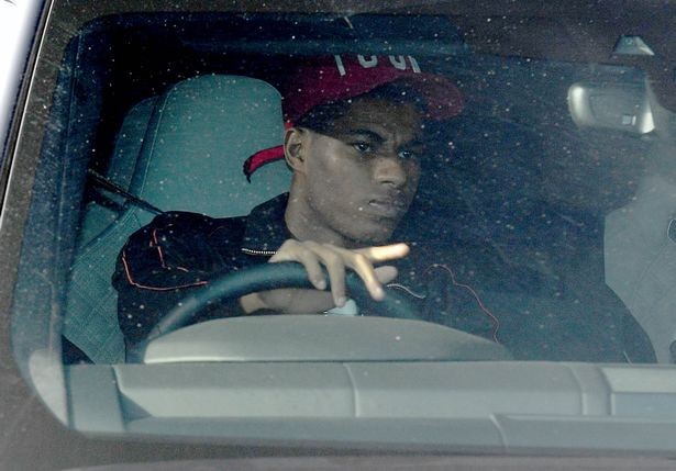 Rashford bị chặn đường trên đường đến sân tập - Bóng Đá