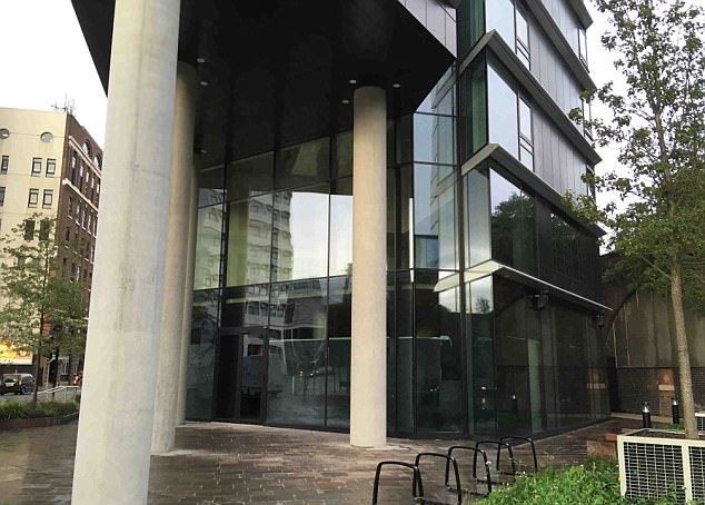 Đột nhập cuộc sống như ông hoàng của Pep Guardiola - Bóng Đá