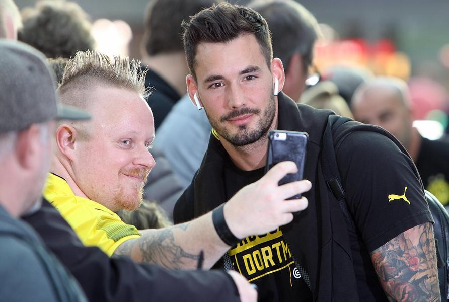 Nghe David Moyes động viên, Joe Hart bay lượn như chim trên sân tập  - Bóng Đá