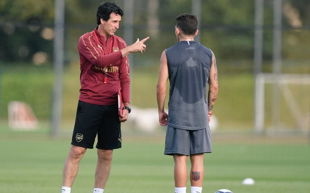 Aguero khoe tóc mới - Bóng Đá