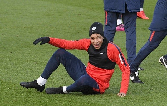 Đụng thần tượng Ronaldo, Kylian Mbappe thêm phần hưng phấn - Bóng Đá