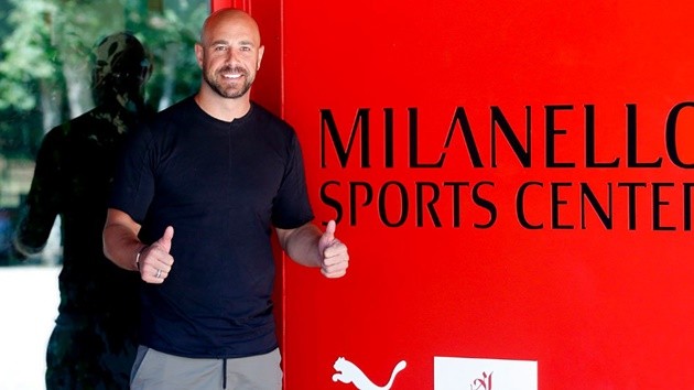 Giroud tập sút hăng say, chờ giây phút 